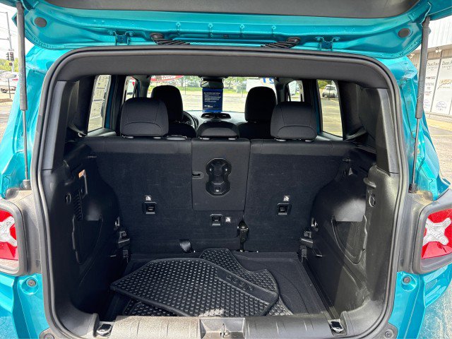 Used 2021 Jeep Renegade Latitude w/ Convenience Group AWD/4WD image 11