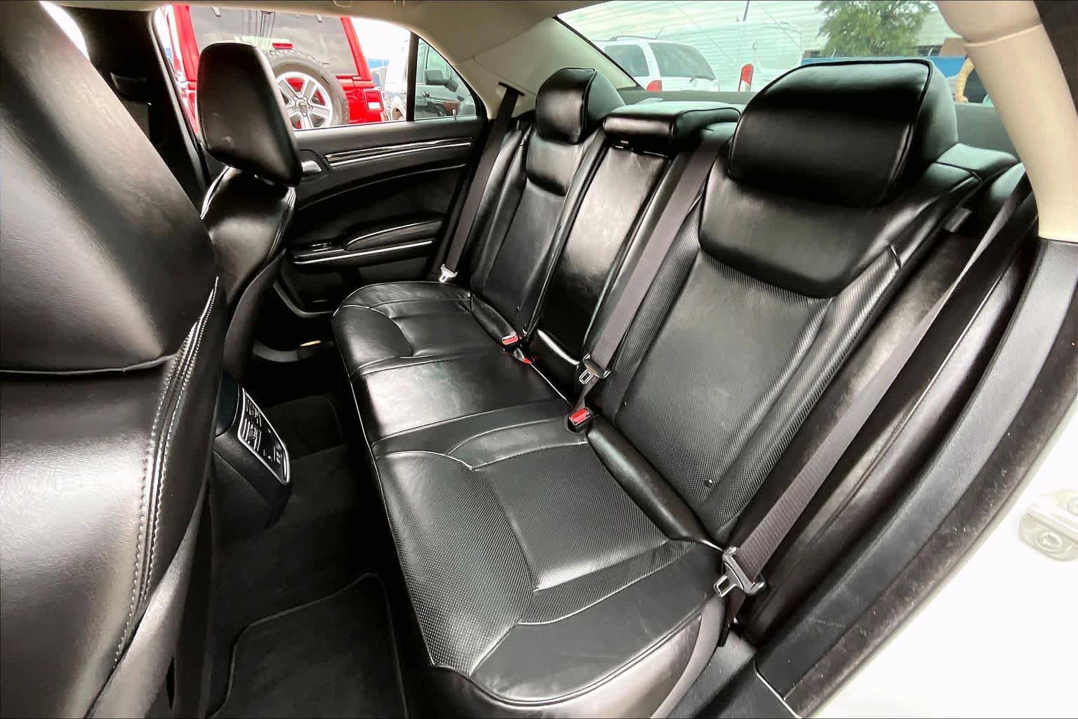 Used 2023 Chrysler 300 Touring L w/ Comfort Group RWD image 19