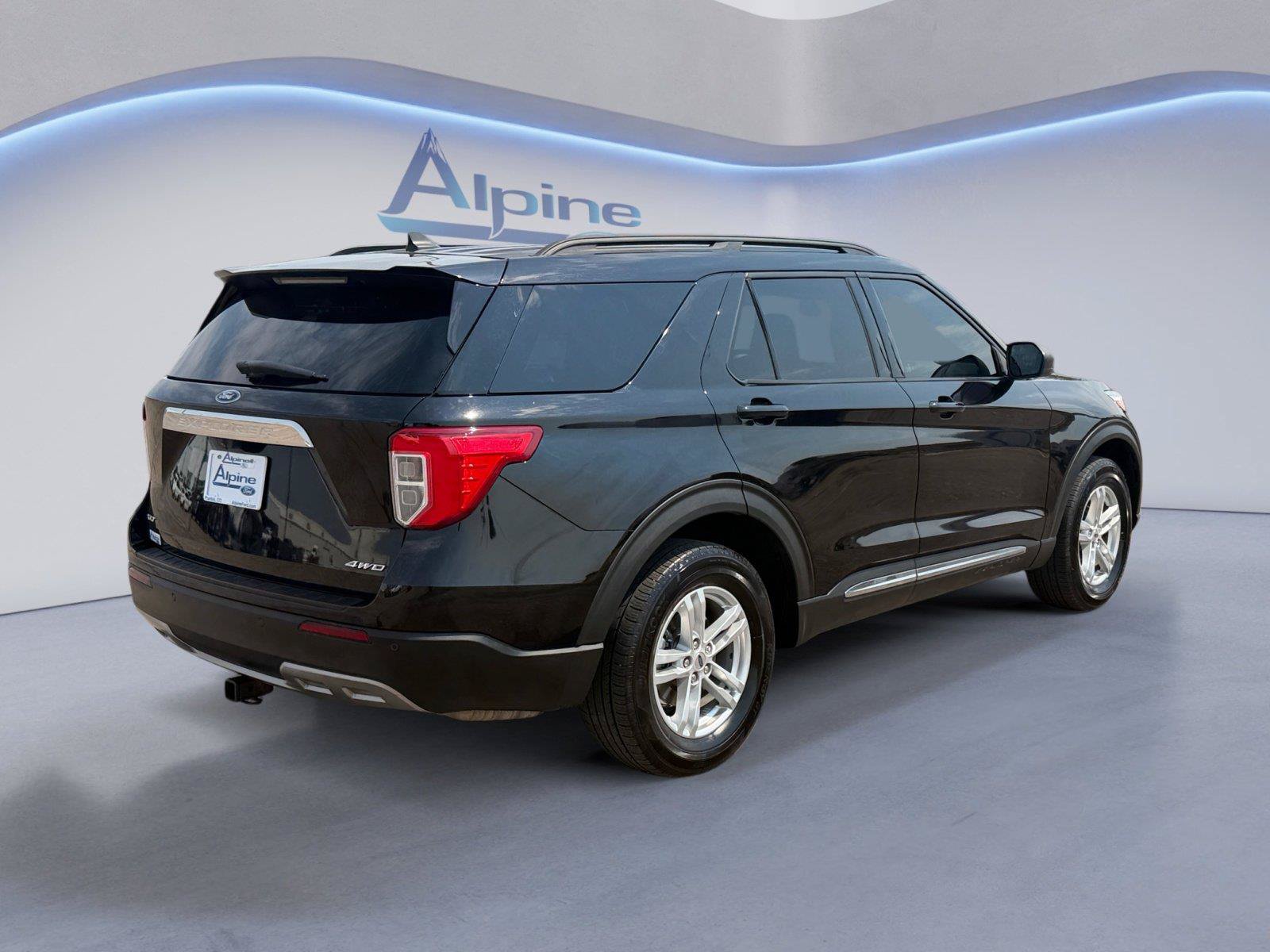Certified 2022 Ford Explorer XLT w/ Equipment Group 202A AWD/4WD image 5