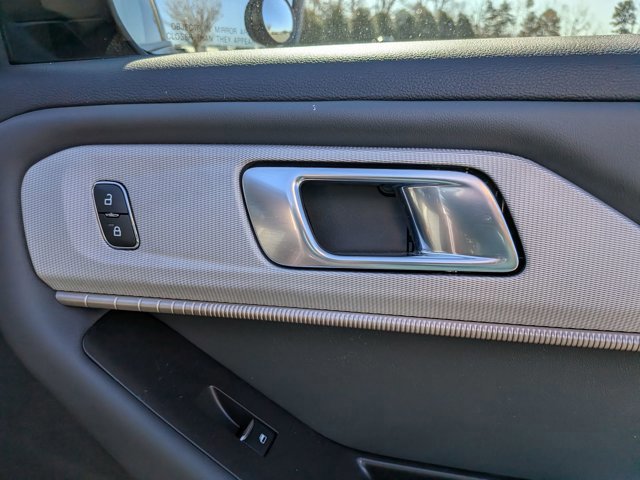 Certified 2025 Ford Explorer Active w/ Active Comfort Package image 33