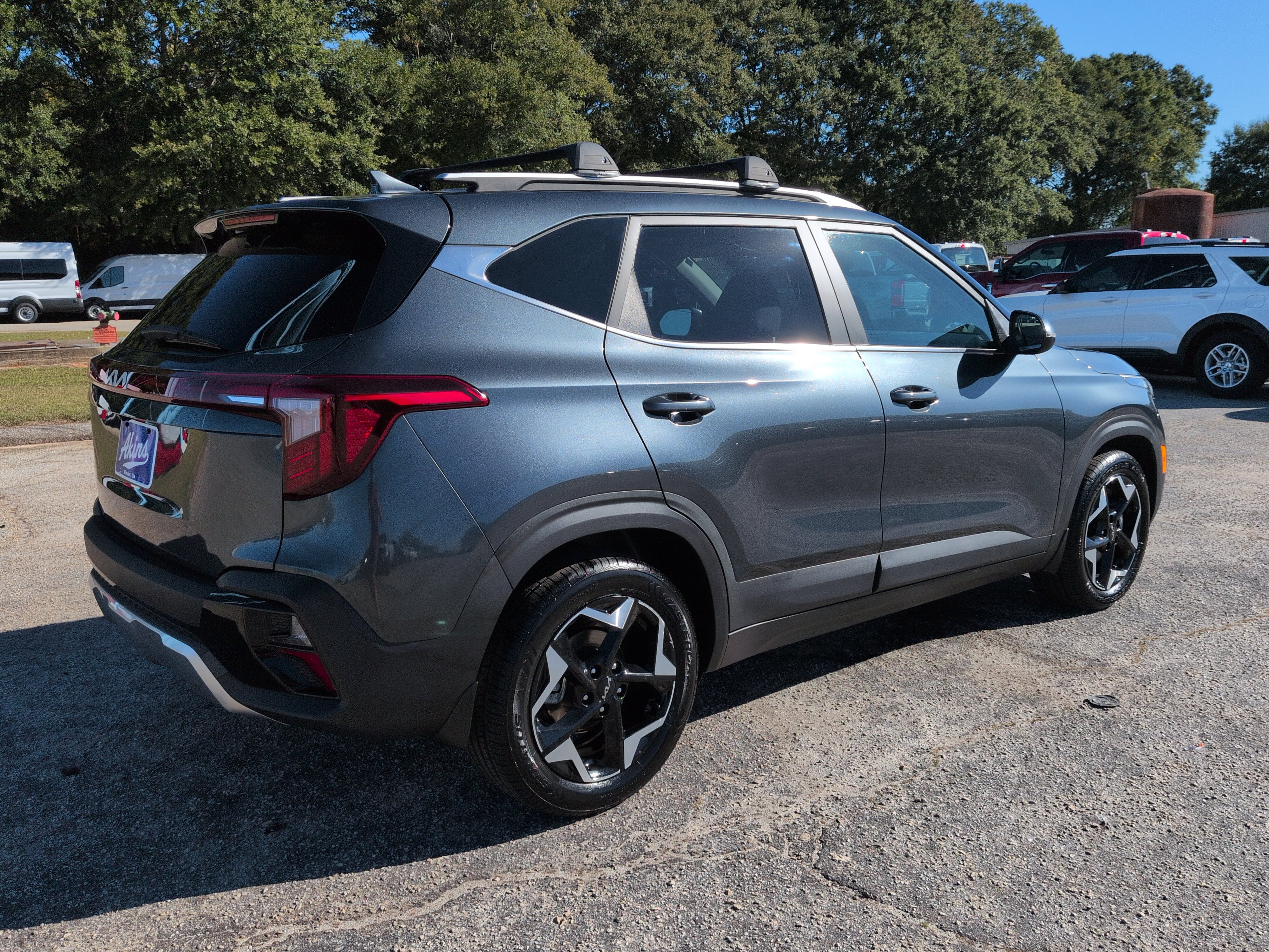 Used 2024 Kia Seltos EX FWD image 3