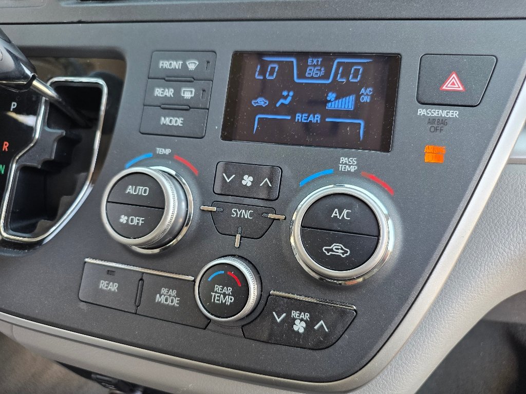 Used 2020 Toyota Sienna LE FWD image 5