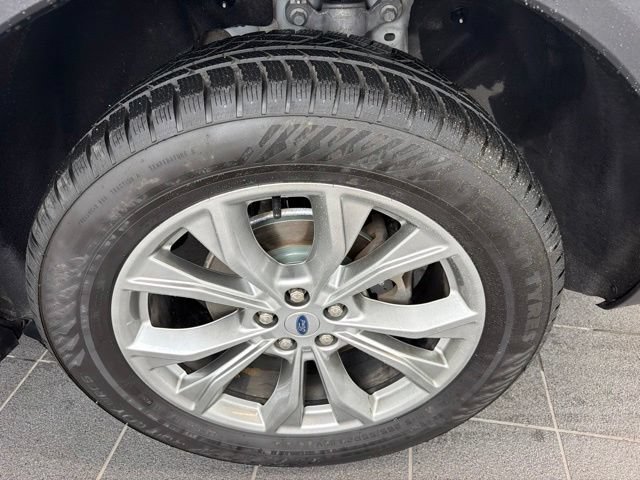 Certified 2023 Ford Explorer XLT w/ Equipment Group 202A AWD/4WD image 7