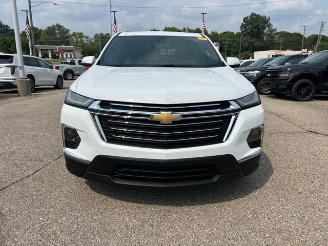 Used 2023 Chevrolet Traverse LT w/ LT Premium Package AWD/4WD image 2