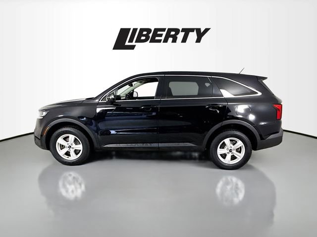 Used 2023 Kia Sorento LX image 4