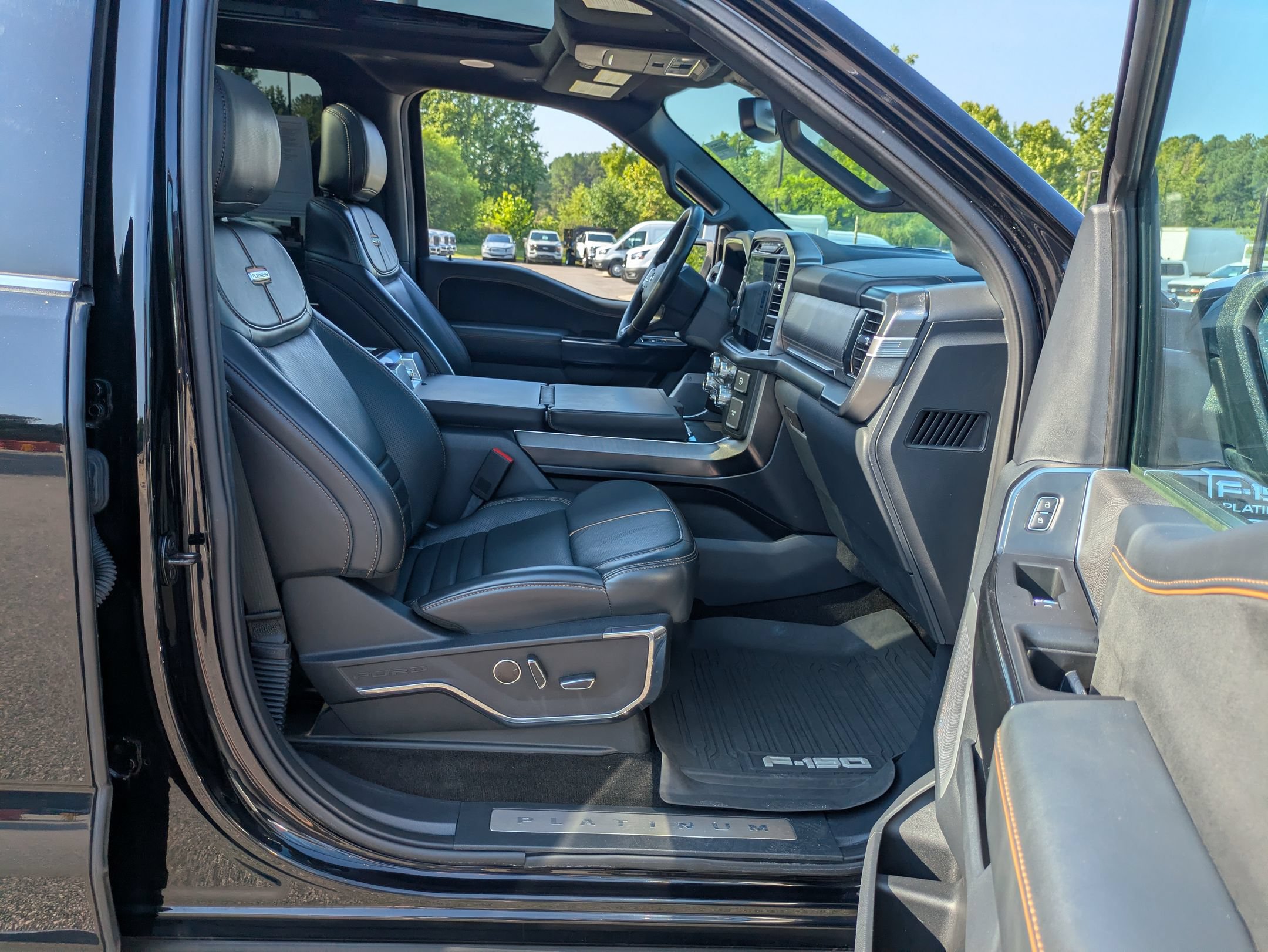 Certified 2022 Ford F150 Platinum w/ Equipment Group 701A High AWD/4WD image 43