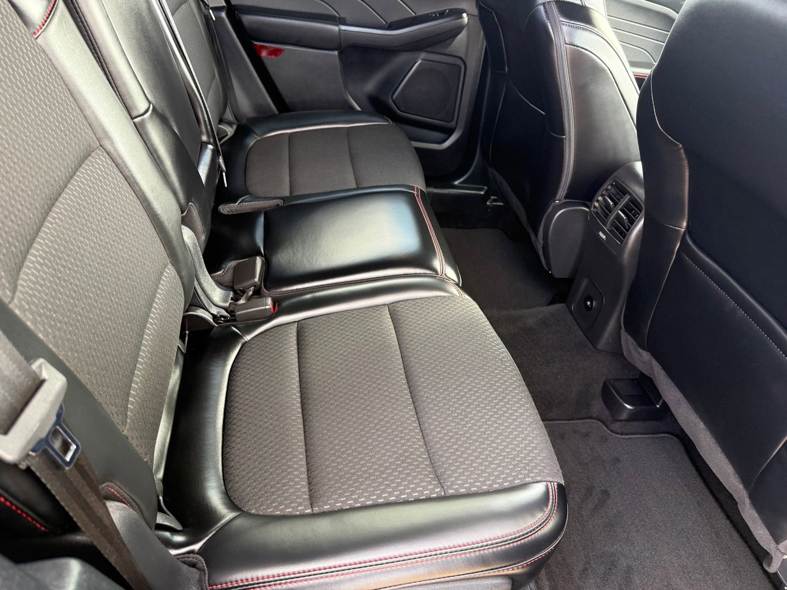 Certified 2025 Ford Escape ST-Line Select AWD/4WD image 19