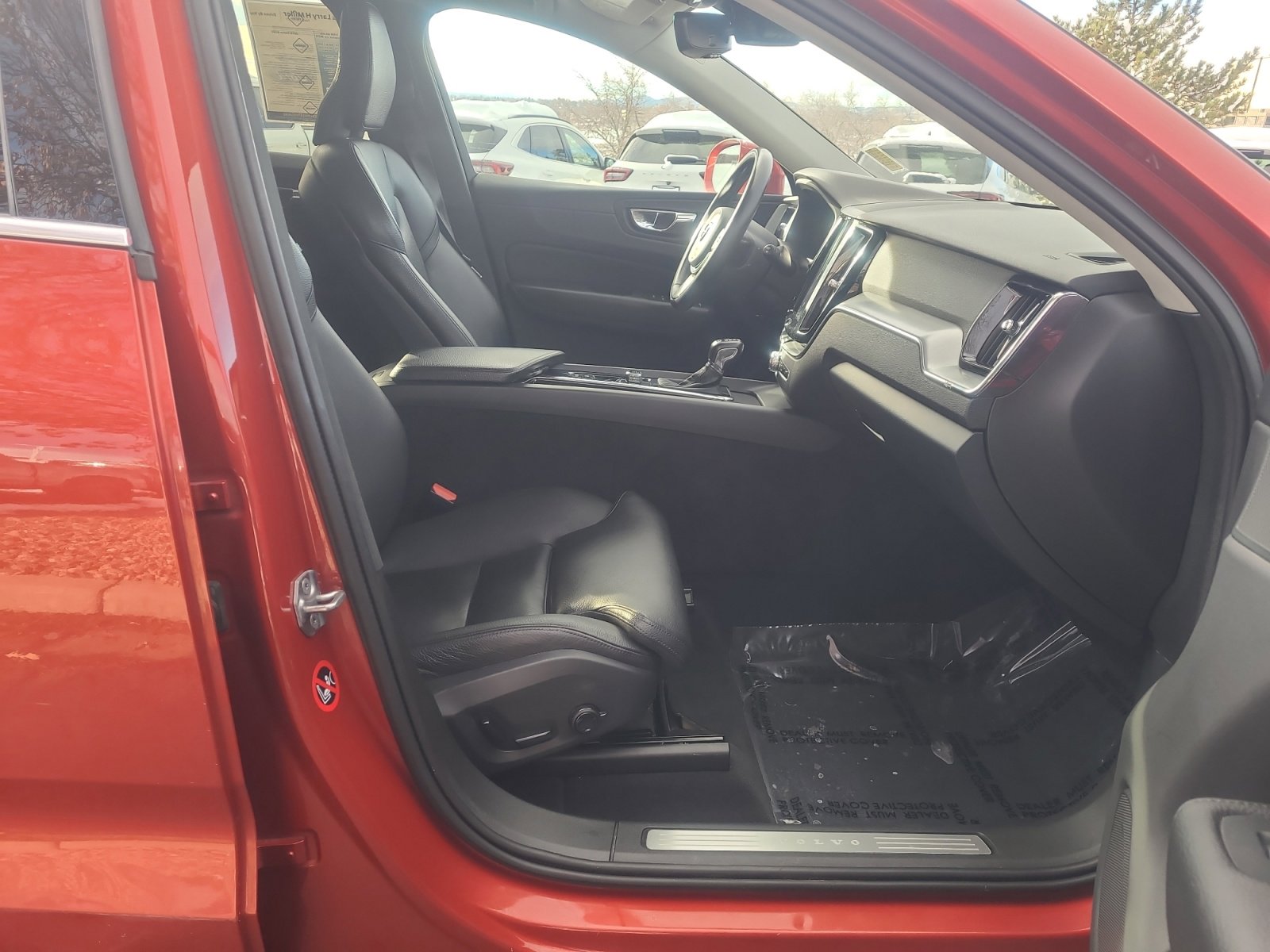 Used 2019 Volvo XC60 T5 Momentum w/ Premium Package image 18