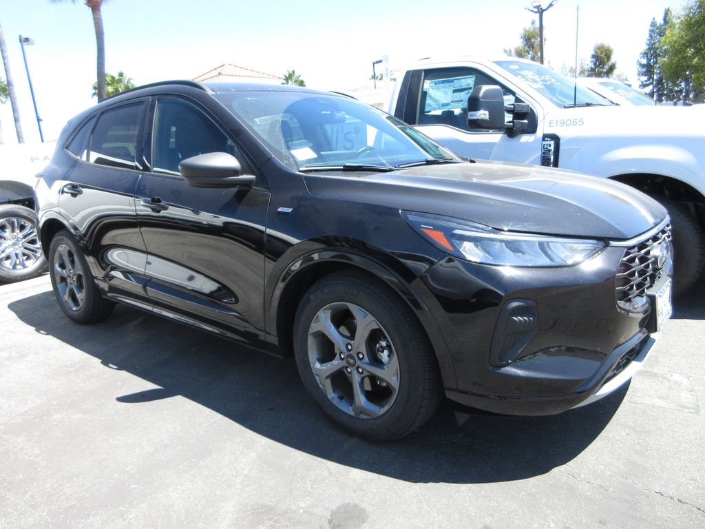 Certified 2023 Ford Escape ST-Line w/ Tech Pack #1 FWD image 4