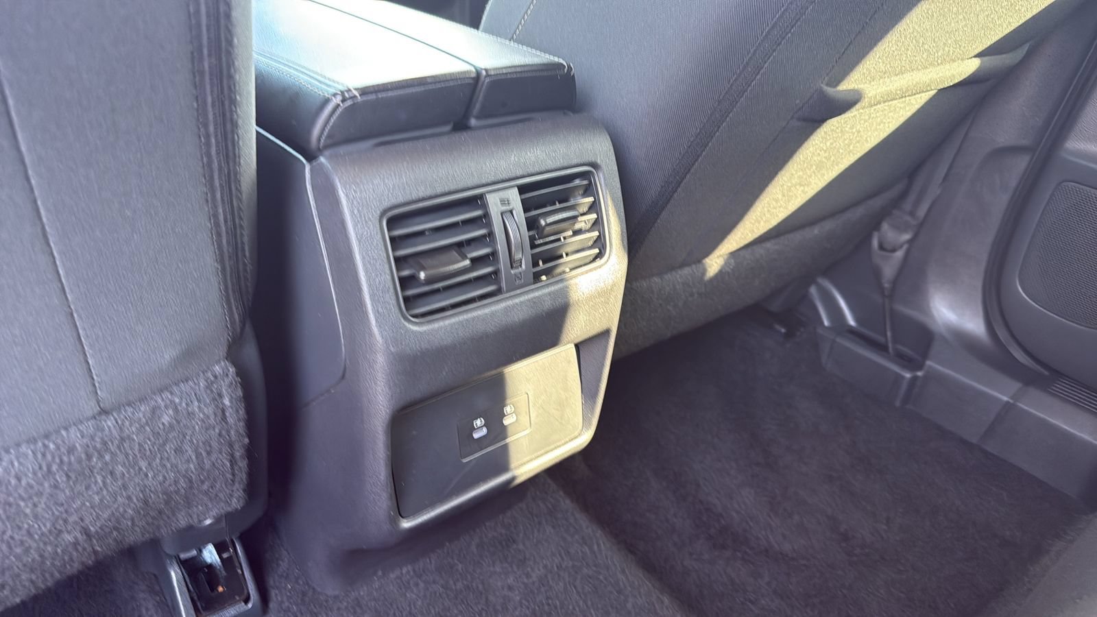 Used 2025 Nissan Rogue SV FWD image 28