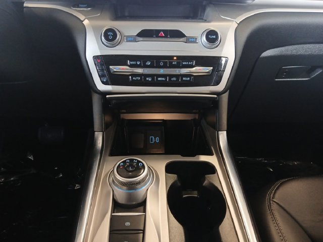 Certified 2022 Ford Explorer XLT w/ Equipment Group 202A RWD image 4
