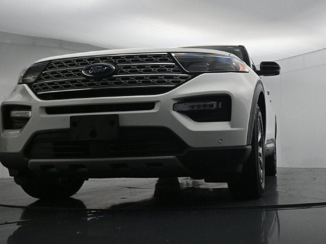 Certified 2023 Ford Explorer Limited w/ Limited Technology Package AWD/4WD image 37