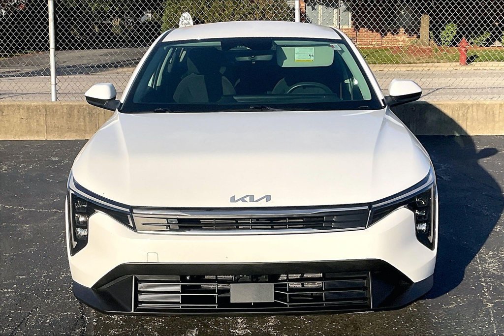 Used 2026 Kia K4 FWD image 2