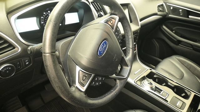 Certified 2019 Ford Edge Titanium w/ Cold Weather Package AWD/4WD image 15