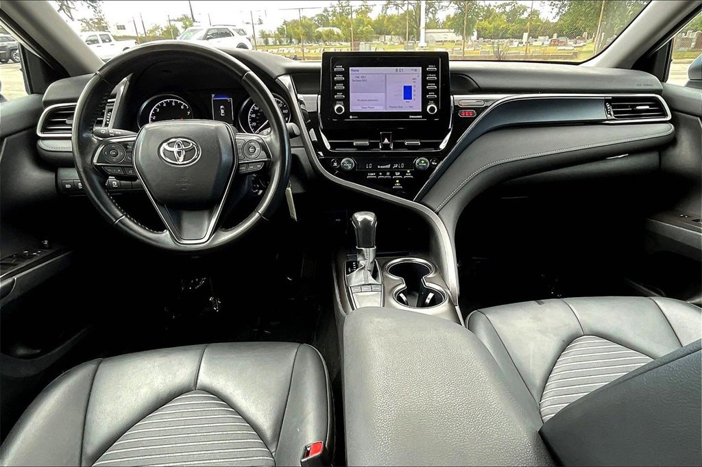 Used 2024 Toyota Camry SE image 14
