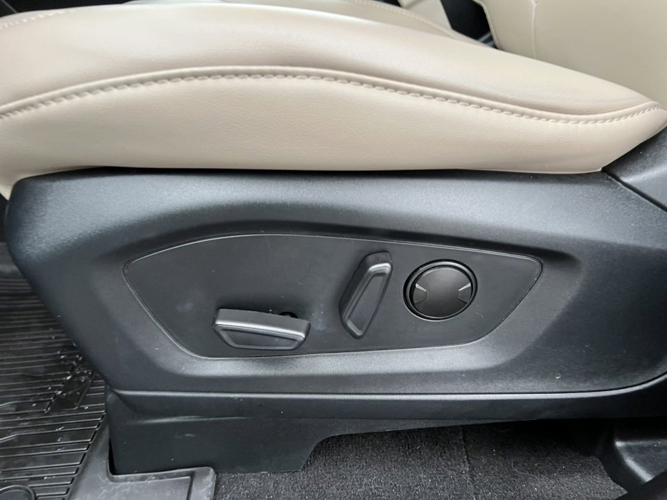 Certified 2023 Ford Explorer XLT w/ Equipment Group 202A image 12