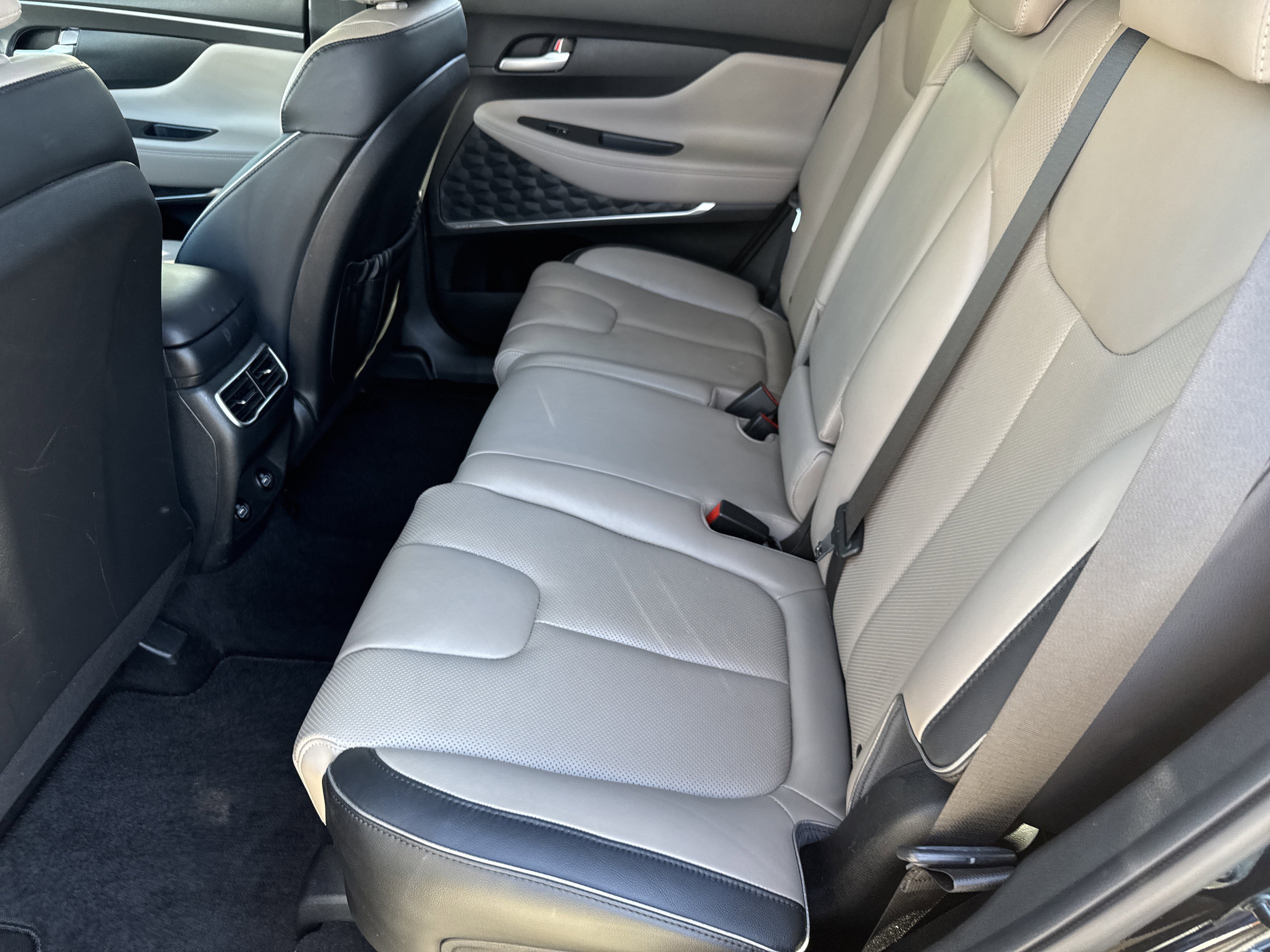 Used 2022 Hyundai Santa Fe SEL w/ Convenience + Premium Package FWD image 11