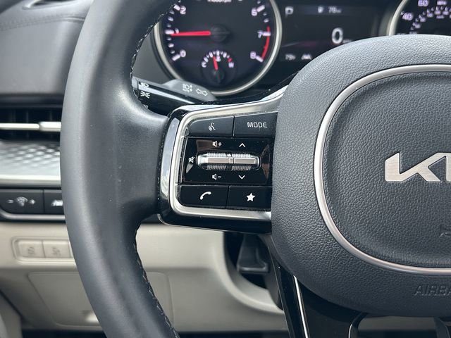 Used 2022 Kia Carnival LX image 15