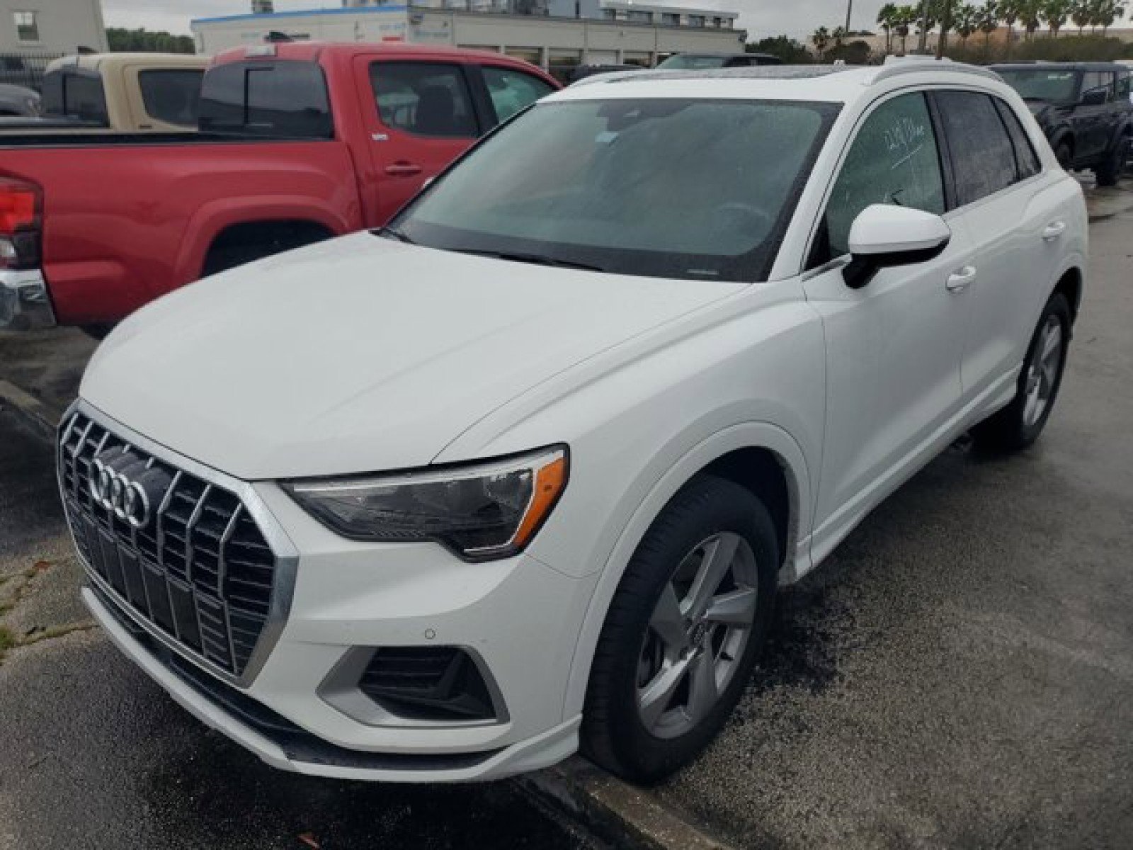 Used 2020 Audi Q3 2.0T Premium w/ Convenience Package image 2