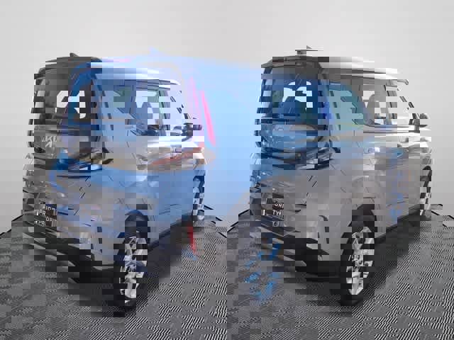 Used 2023 Kia Soul LX w/ LX Technology Package image 3