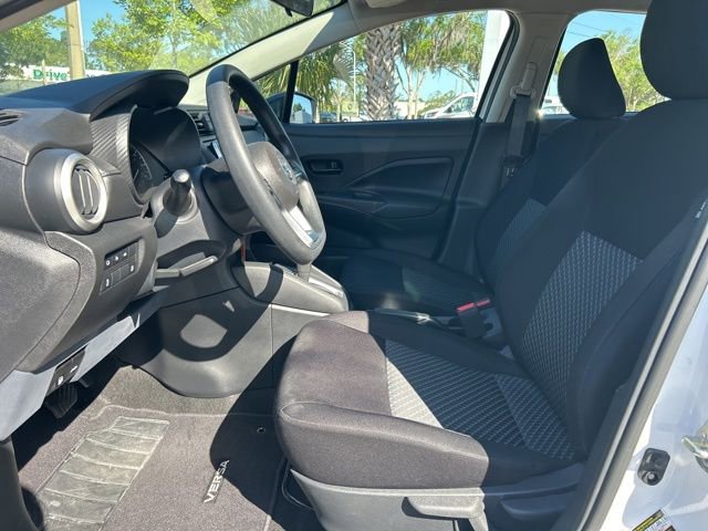 Used 2022 Nissan Versa S FWD image 11