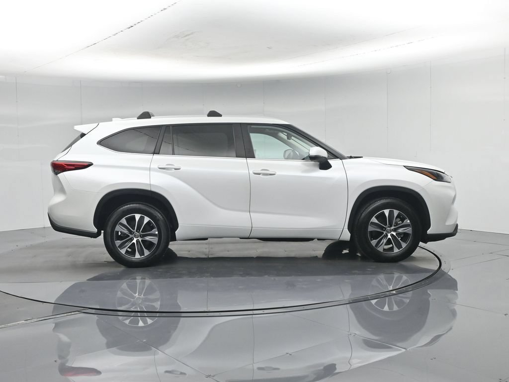 Used 2023 Toyota Highlander XLE FWD image 31