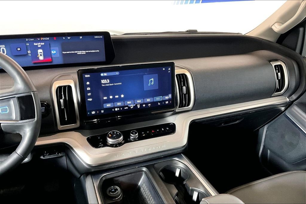 Certified 2025 Ford Expedition Active AWD/4WD image 5