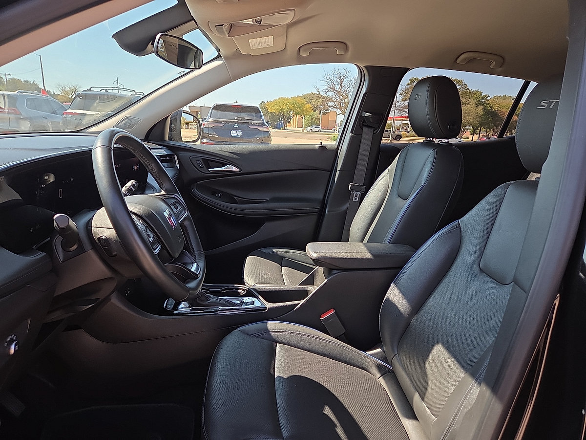 Used 2025 Buick Encore GX Sport Touring w/ Comfort Package FWD image 23