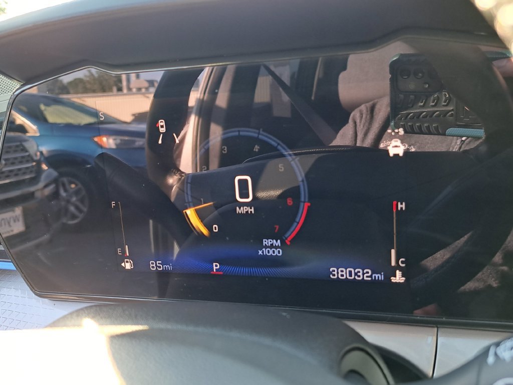 Used 2025 Chevrolet Trax LT FWD image 8