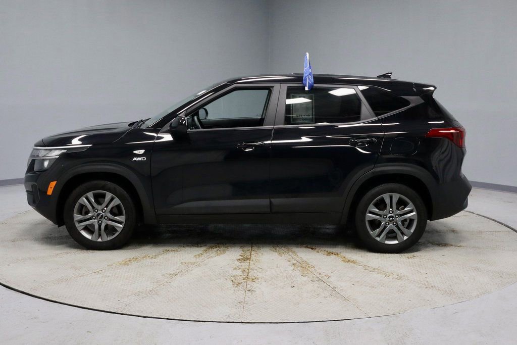 Used 2023 Kia Seltos LX image 2