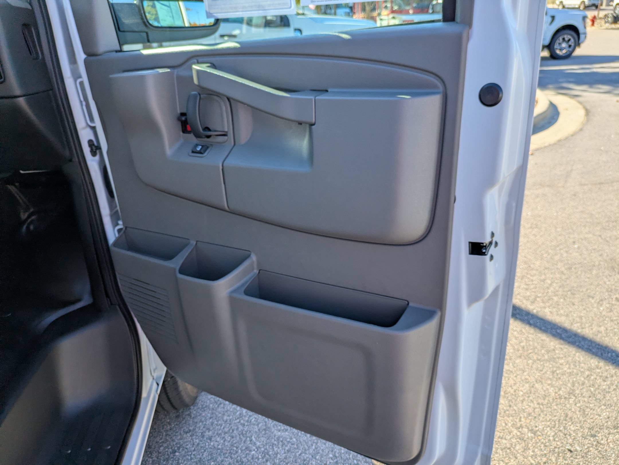 Used 2025 Chevrolet Express 3500 Extended w/ Driver Convenience Package RWD image 31