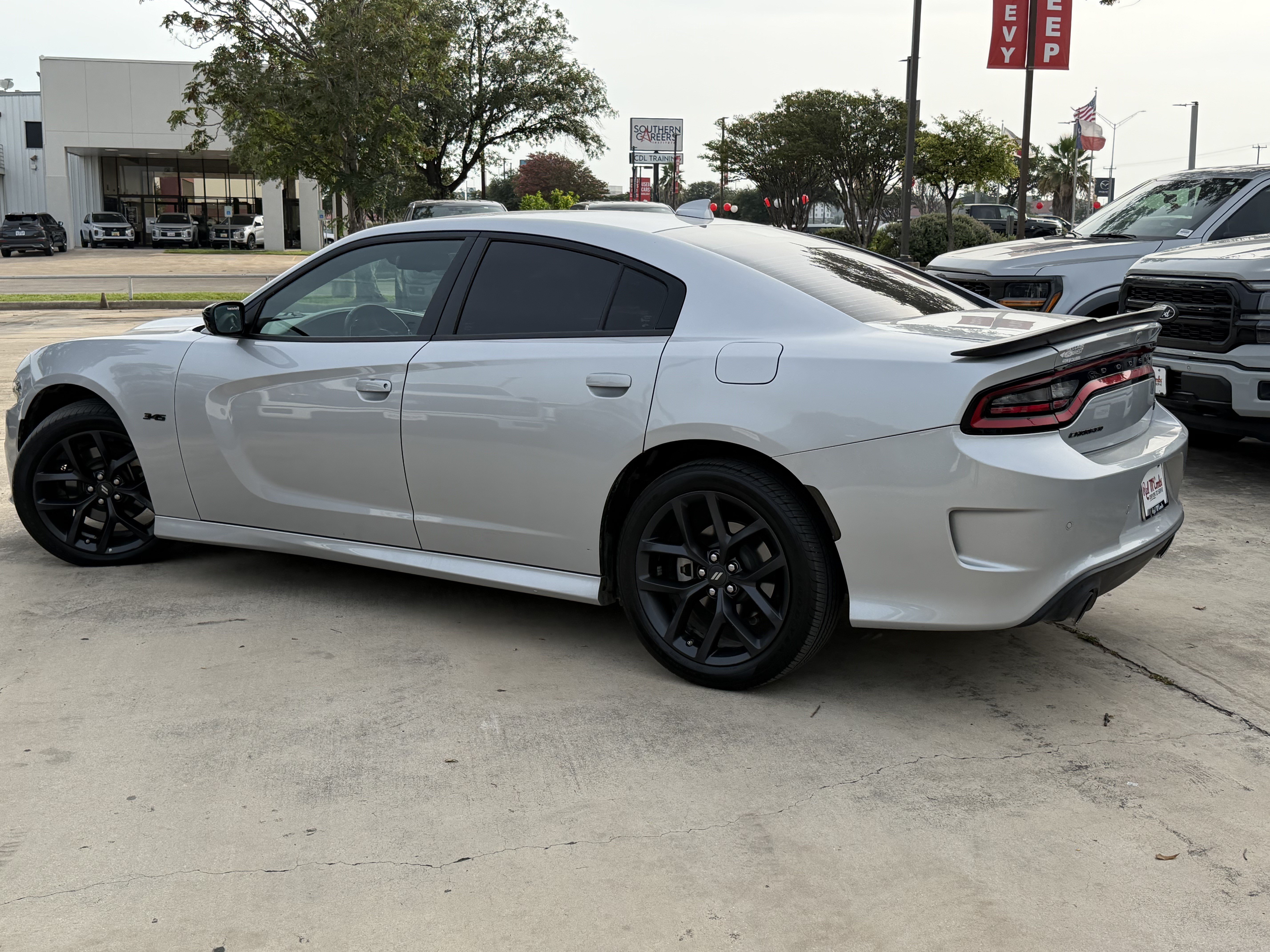 Used 2023 Dodge Charger R/T w/ Plus Group RWD image 10
