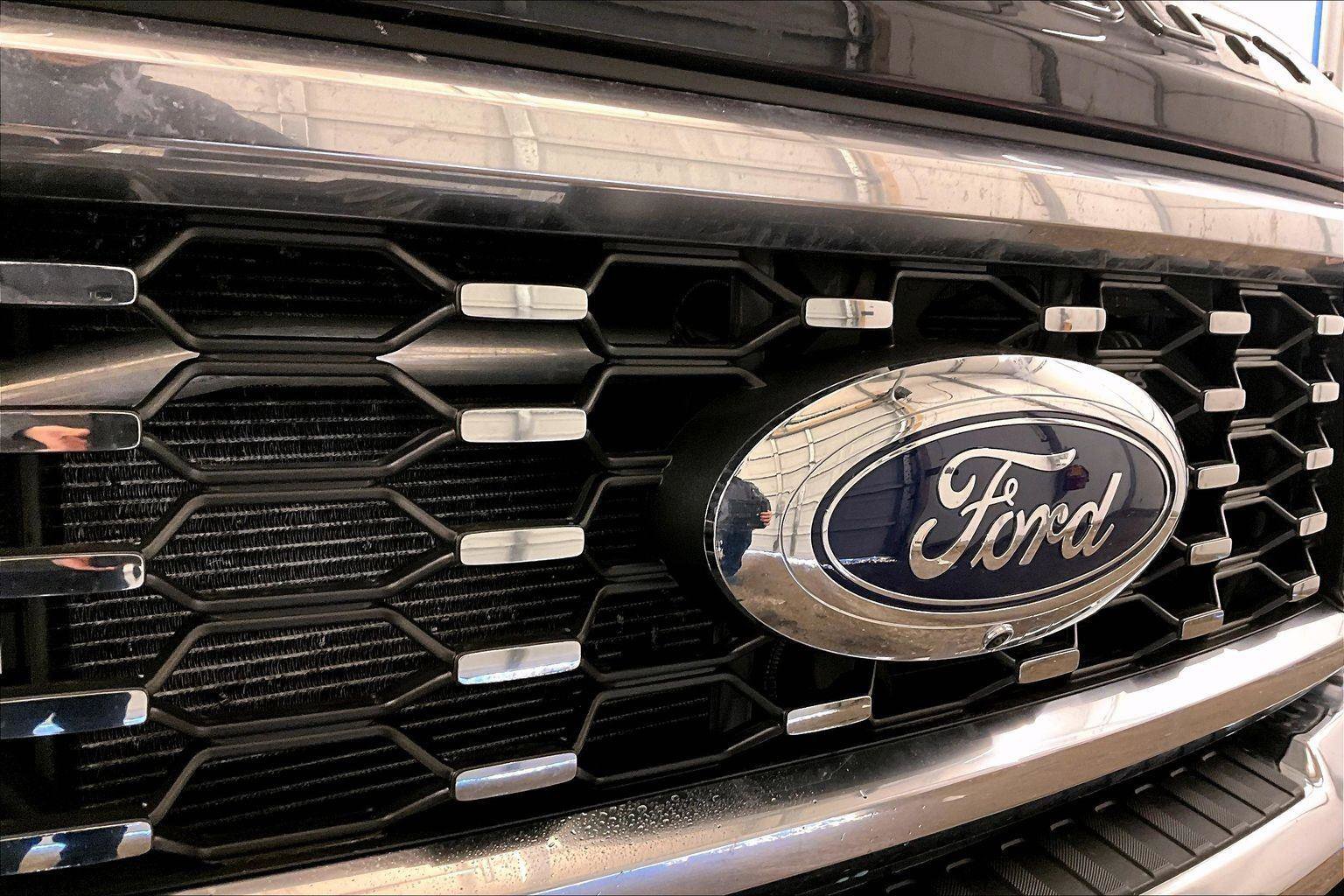 Certified 2024 Ford F350 Lariat image 29