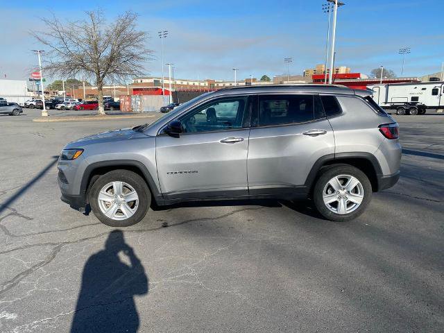 Used 2022 Jeep Compass Latitude image 2