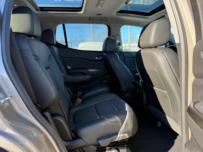 Used 2022 GMC Acadia SLT w/ Technology Package image 14