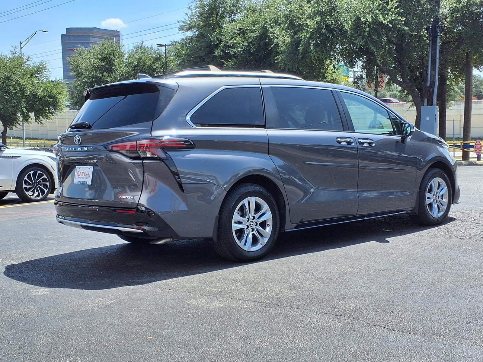 Used 2025 Toyota Sienna Limited AWD/4WD image 6