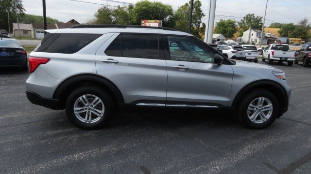 Certified 2022 Ford Explorer XLT w/ Equipment Group 202A image 6