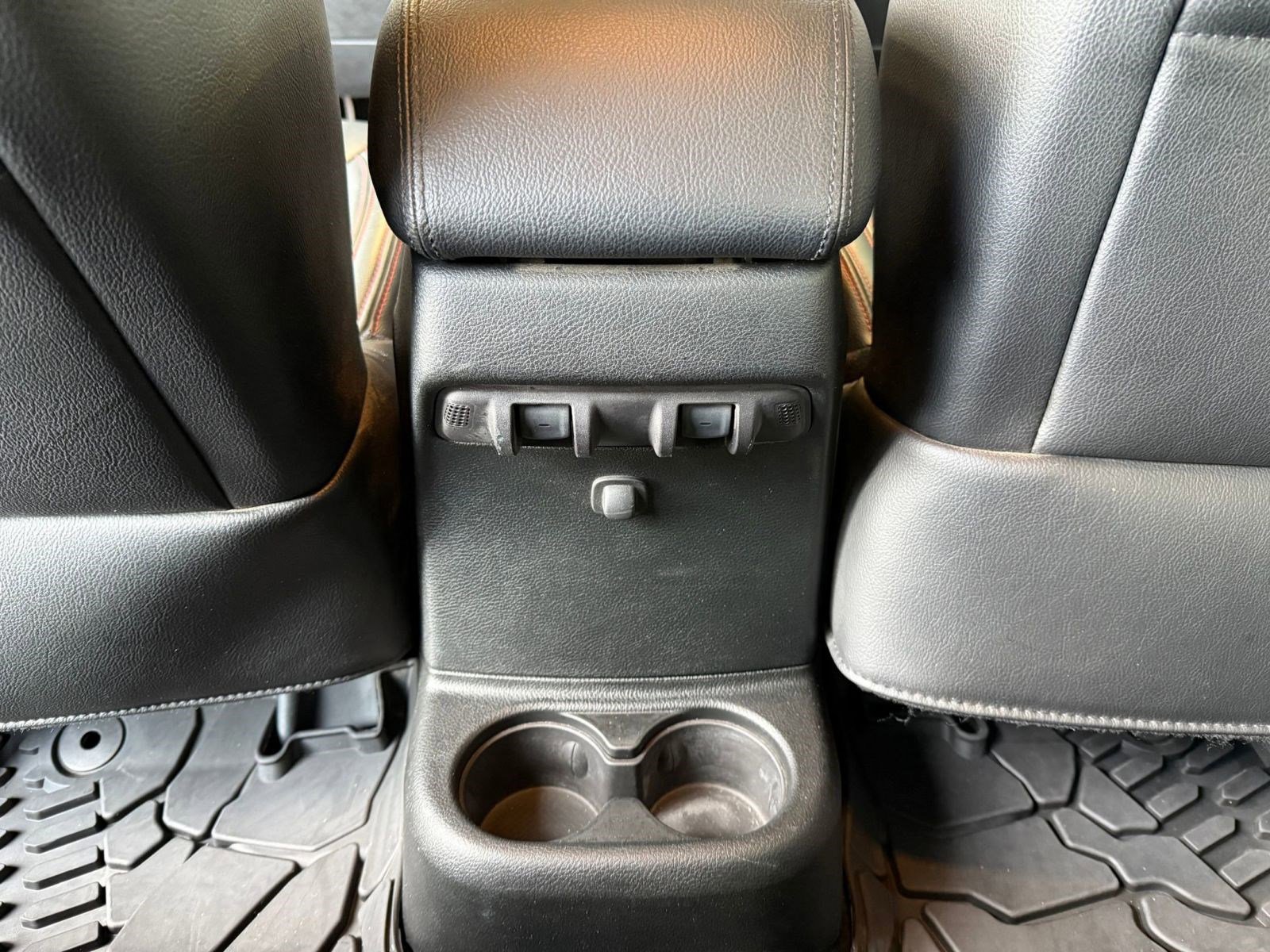 Used 2018 Jeep Wrangler Unlimited Rubicon image 25