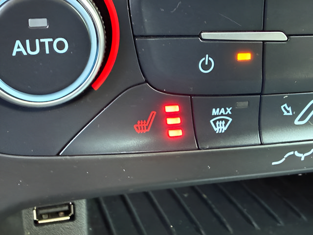 Certified 2017 Ford Focus Titanium FWD image 14