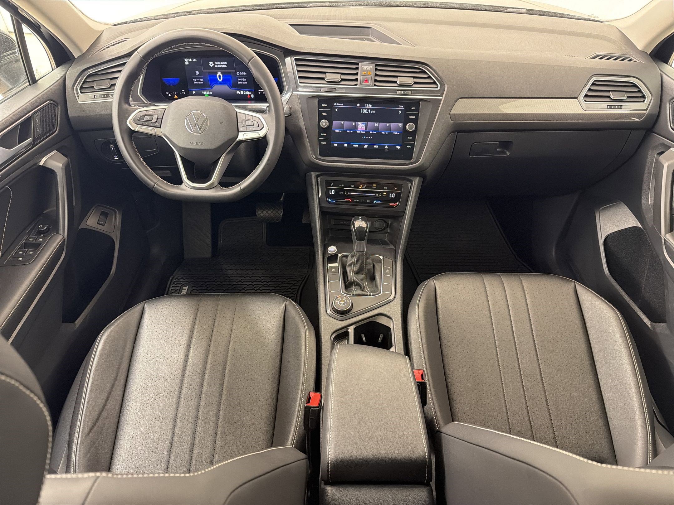 Used 2022 Volkswagen Tiguan SE w/ Panoramic Sunroof Package image 15