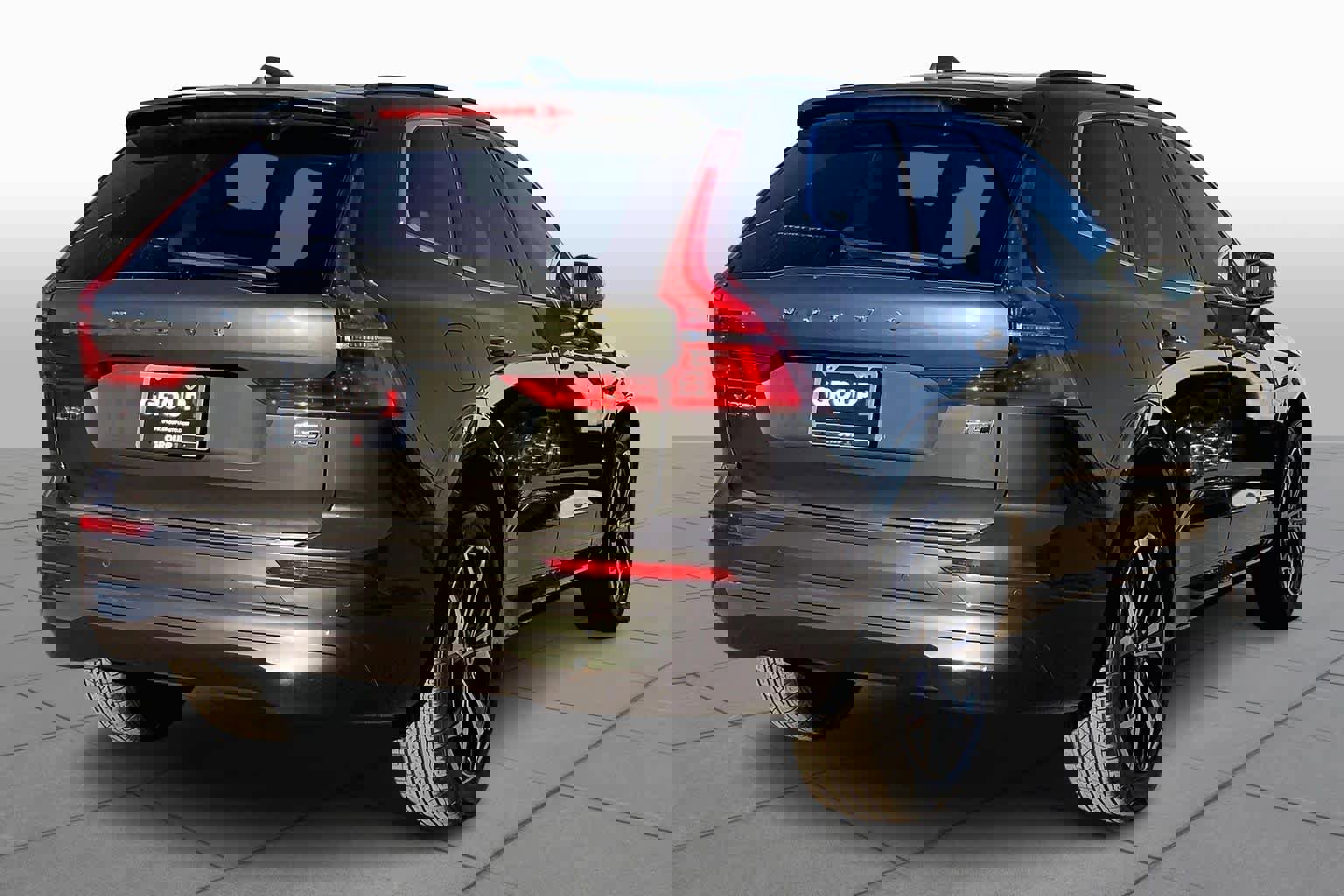 Used 2022 Volvo XC60 B5 Momentum w/ Protection Package Premier image 12