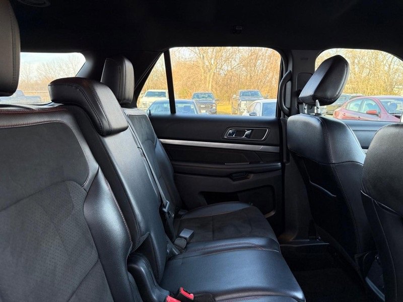 Certified 2019 Ford Explorer XLT w/ Equipment Group 202A image 9