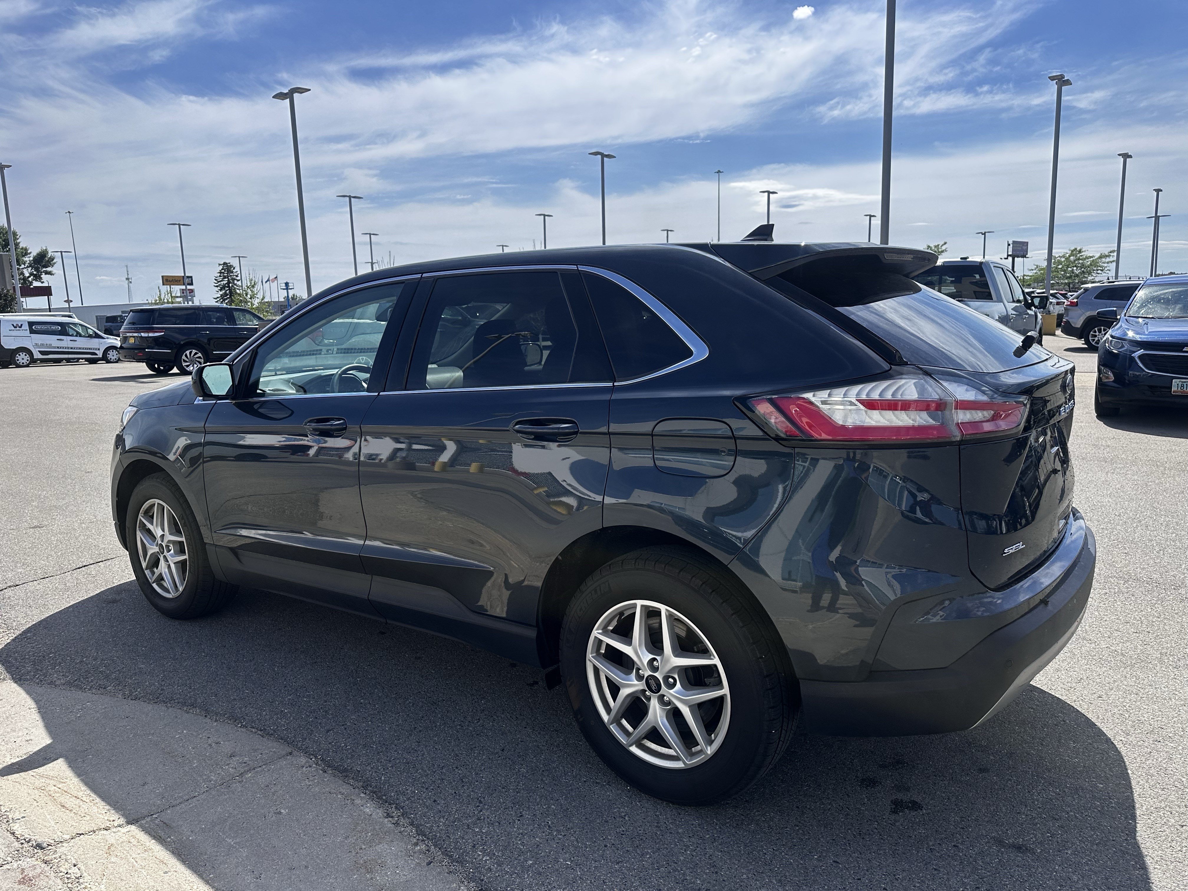 Certified 2024 Ford Edge SEL w/ Convenience Package AWD/4WD image 3