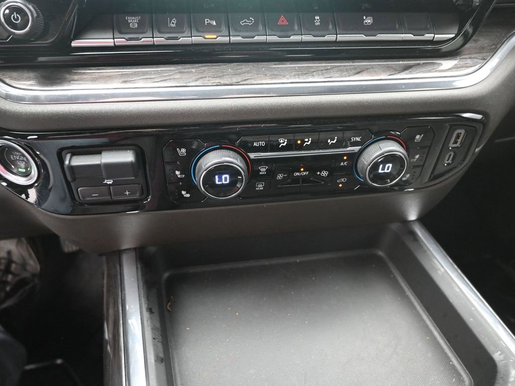 Used 2025 Chevrolet Silverado 3500 LTZ w/ LTZ Convenience Package image 9