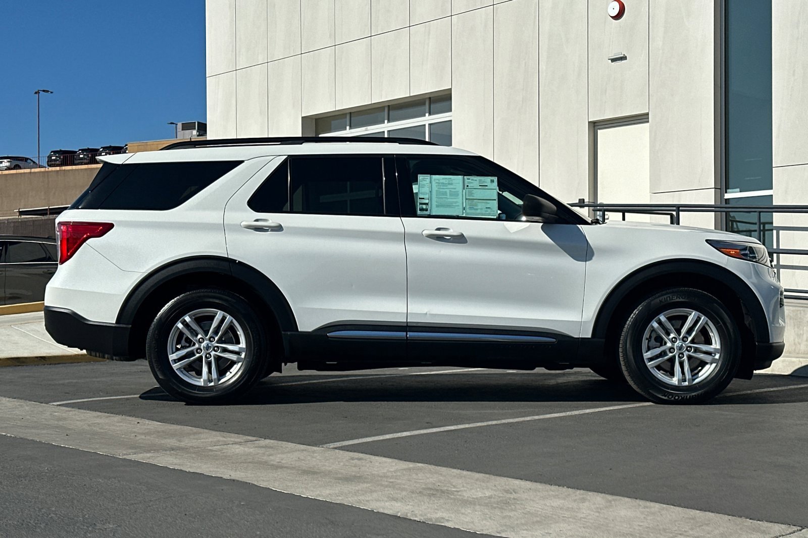 Certified 2022 Ford Explorer XLT image 2