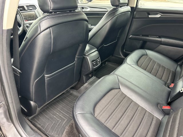 Certified 2018 Ford Fusion SE w/ Equipment Group 201A FWD image 19