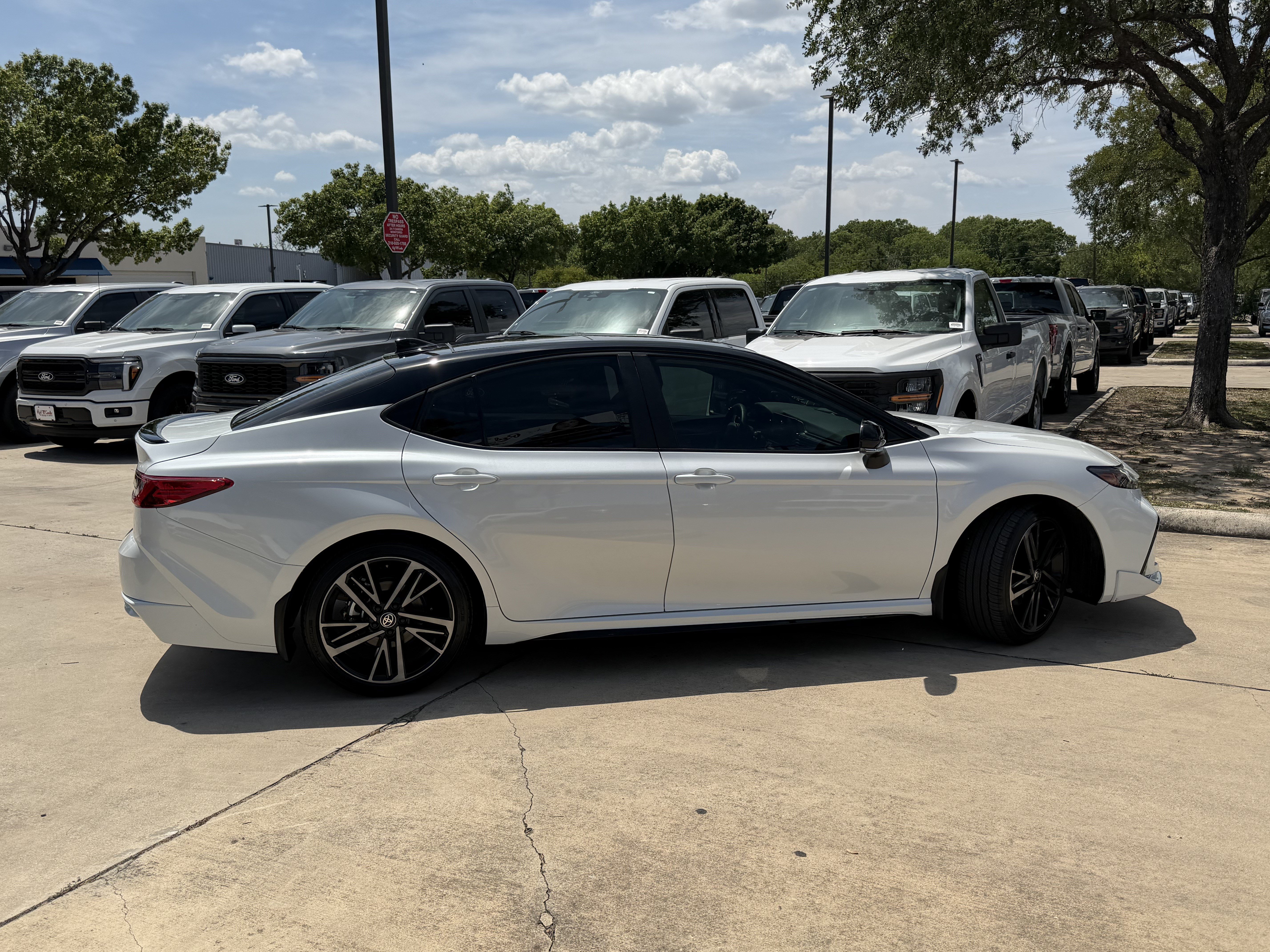 Used 2026 Toyota Camry XSE FWD image 4