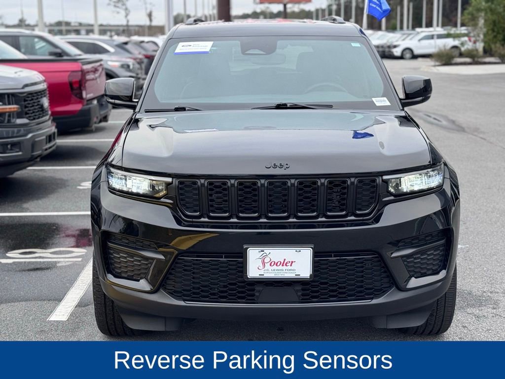 Used 2024 Jeep Grand Cherokee Altitude image 3