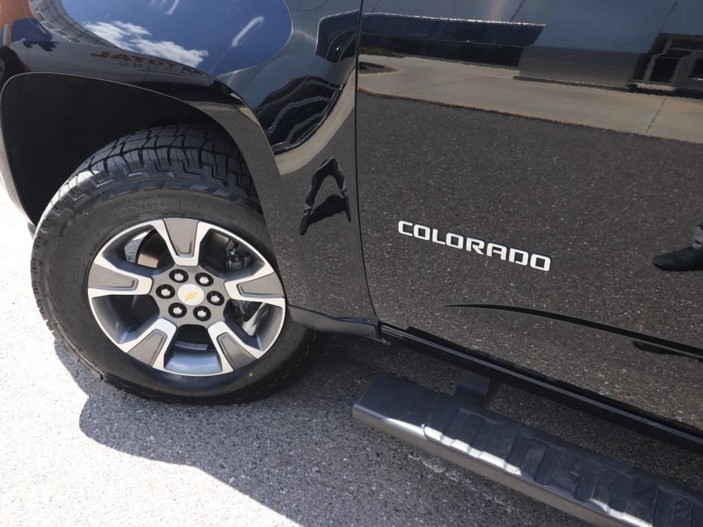 Used 2020 Chevrolet Colorado Z71 AWD/4WD image 3