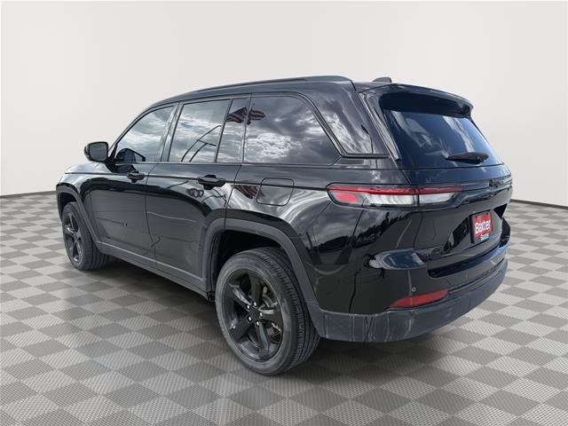 Used 2024 Jeep Grand Cherokee Altitude AWD/4WD image 7
